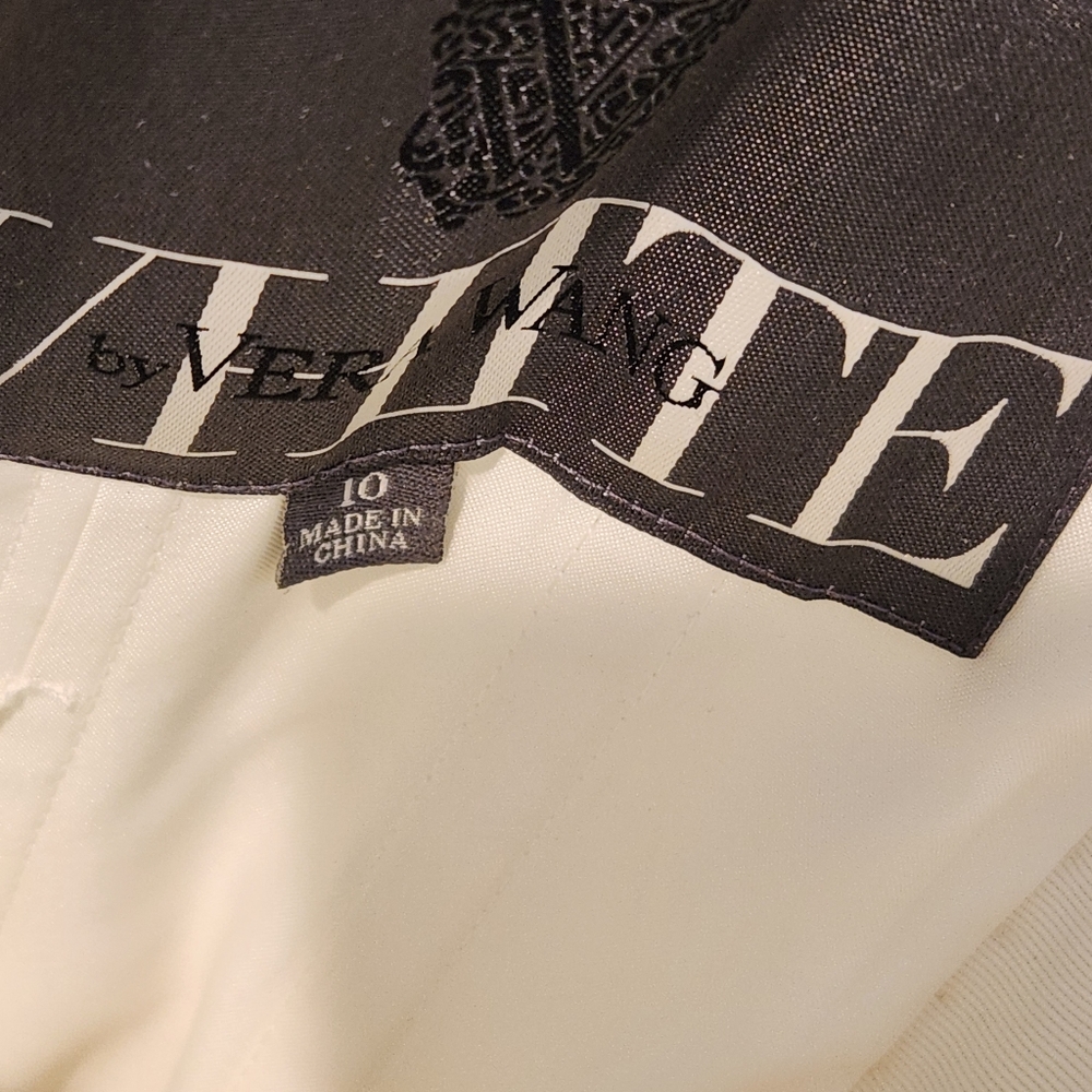 White by Vera Wang cream wedding dress size 10 worn for my vow renwal. - Picture 2 of 9